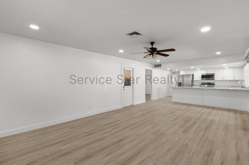 **2 WEEKS FREE RENT!!** **FULLY REMODELED & MOVE-IN READY!** property image