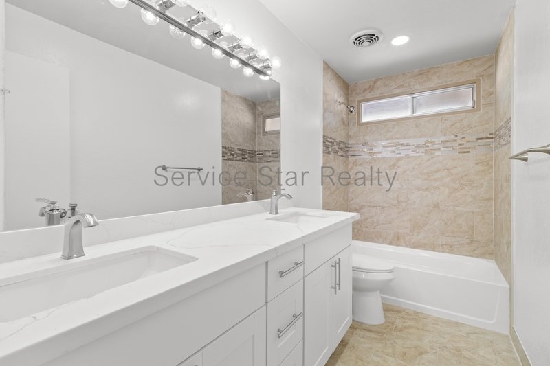 **2 WEEKS FREE RENT!!** **FULLY REMODELED & MOVE-IN READY!** property image