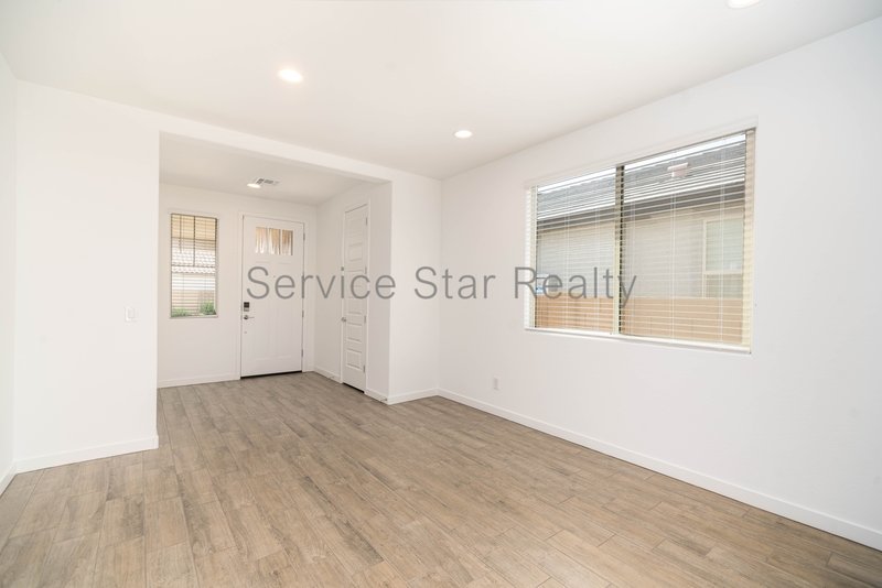 Bright 3-Bed, 2-Ba Home in Gated Phoenix Community | Prime Location! property image