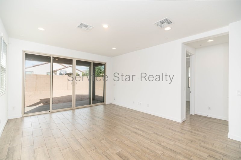 Bright 3-Bed, 2-Ba Home in Gated Phoenix Community | Prime Location! property image