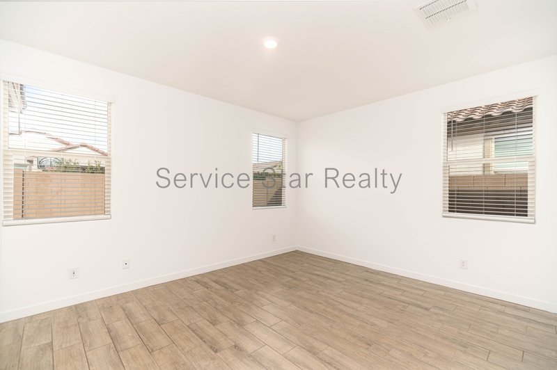 Bright 3-Bed, 2-Ba Home in Gated Phoenix Community | Prime Location! property image