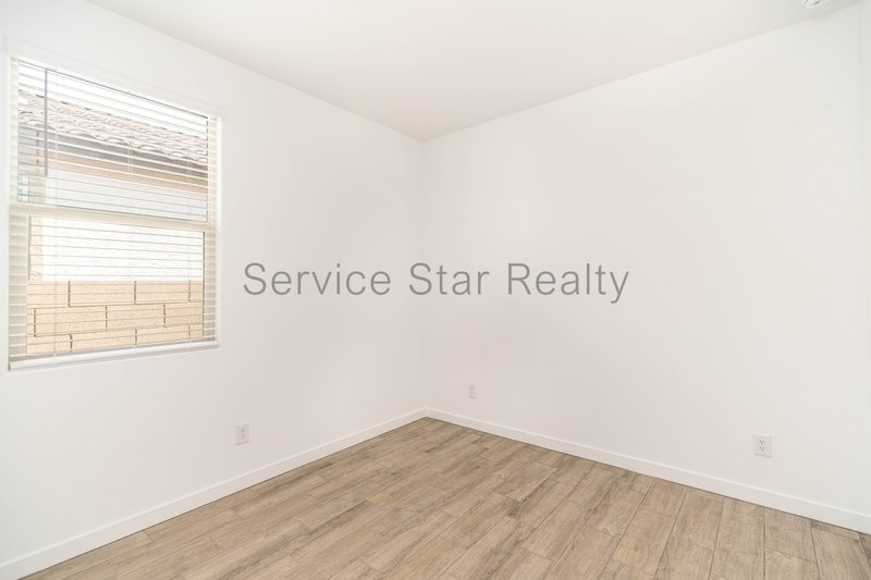 Bright 3-Bed, 2-Ba Home in Gated Phoenix Community | Prime Location! property image