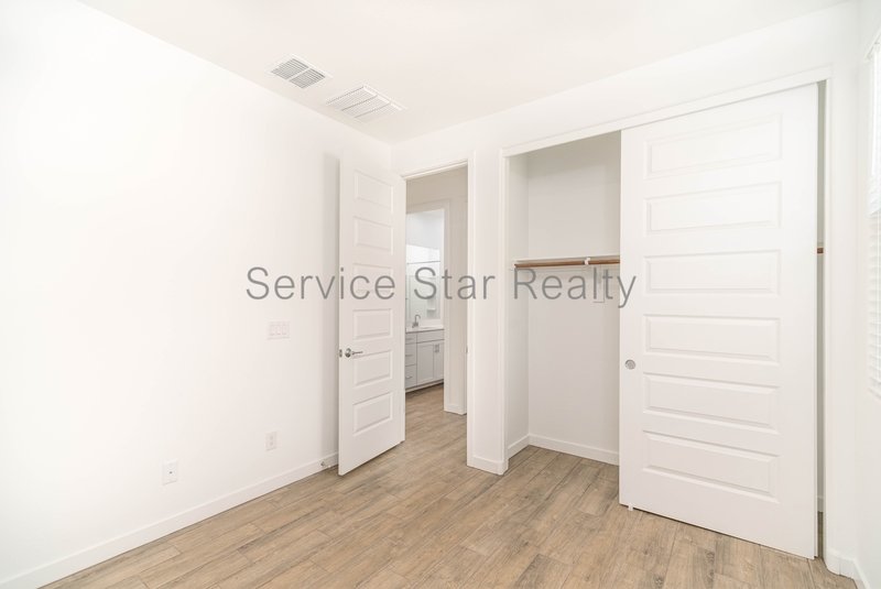 Bright 3-Bed, 2-Ba Home in Gated Phoenix Community | Prime Location! property image