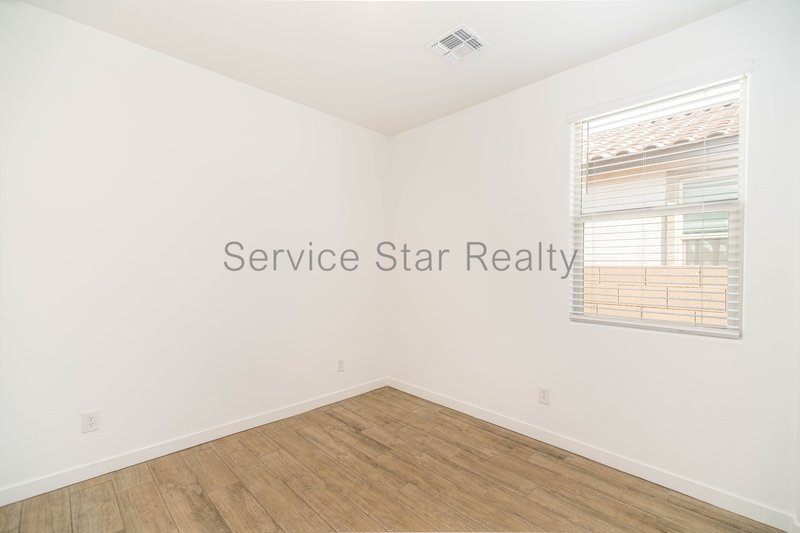 Bright 3-Bed, 2-Ba Home in Gated Phoenix Community | Prime Location! property image