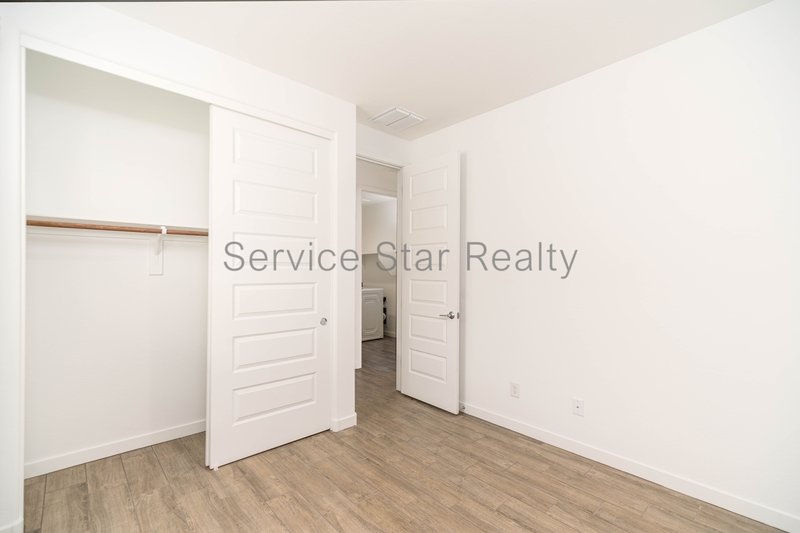 Bright 3-Bed, 2-Ba Home in Gated Phoenix Community | Prime Location! property image