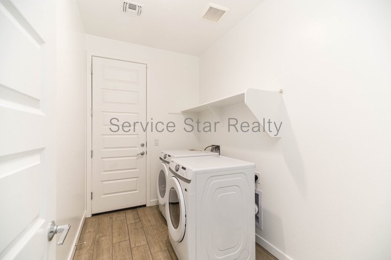 Bright 3-Bed, 2-Ba Home in Gated Phoenix Community | Prime Location! property image