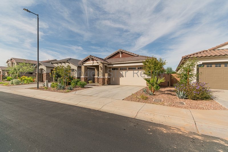 Bright 3-Bed, 2-Ba Home in Gated Phoenix Community | Prime Location! property image