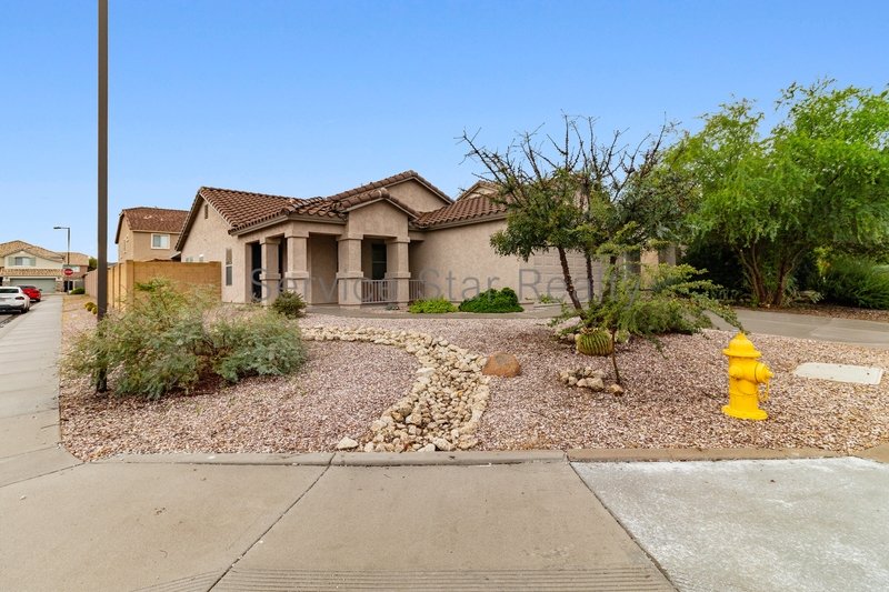 Delightful 3 bed 2 bath nestled on Corner Lot property image