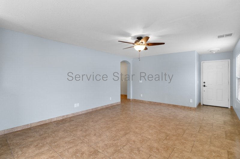 Delightful 3 bed 2 bath nestled on Corner Lot property image