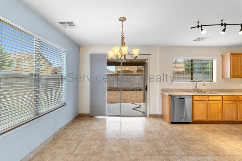 Delightful 3 bed 2 bath nestled on Corner Lot property image