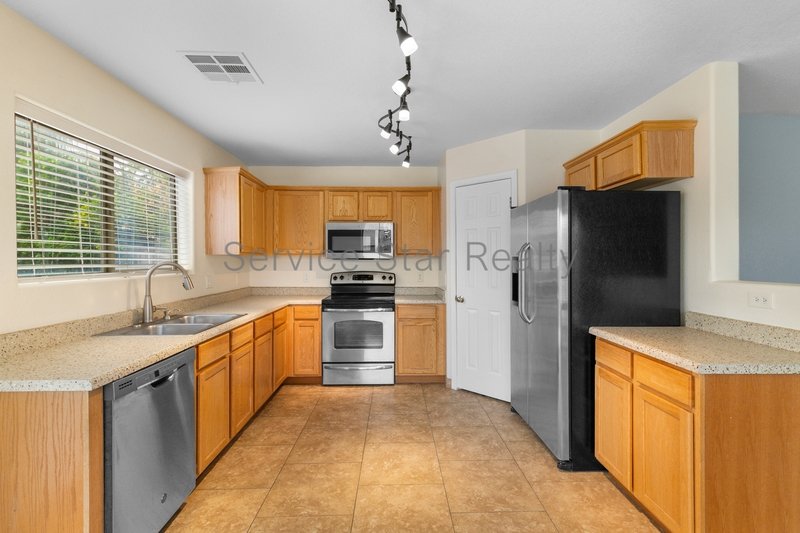 Delightful 3 bed 2 bath nestled on Corner Lot property image