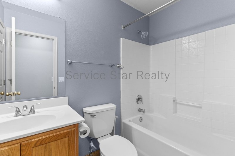 Delightful 3 bed 2 bath nestled on Corner Lot property image