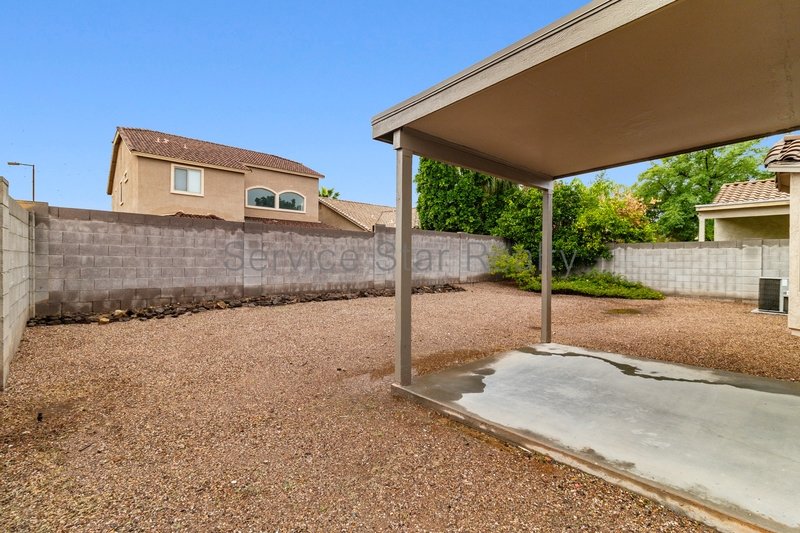 Delightful 3 bed 2 bath nestled on Corner Lot property image