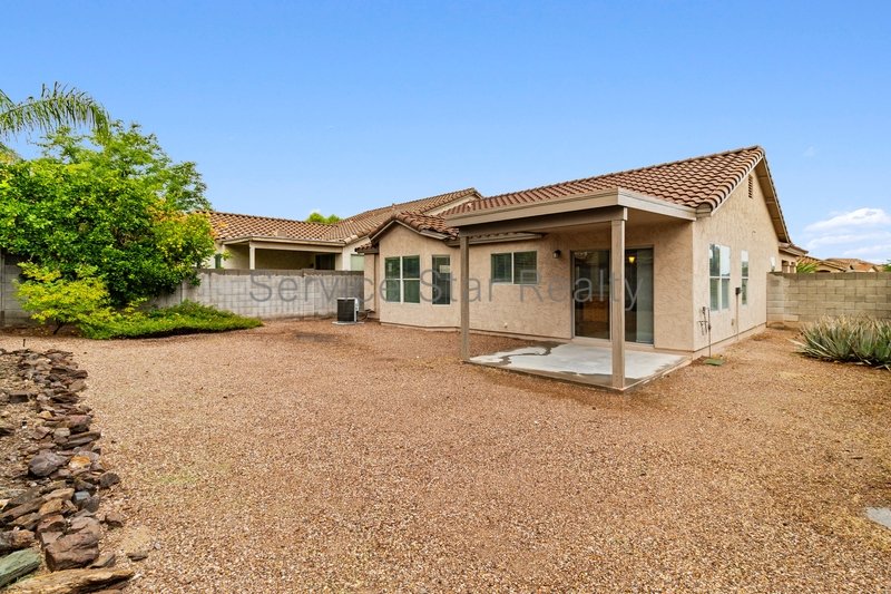 Delightful 3 bed 2 bath nestled on Corner Lot property image