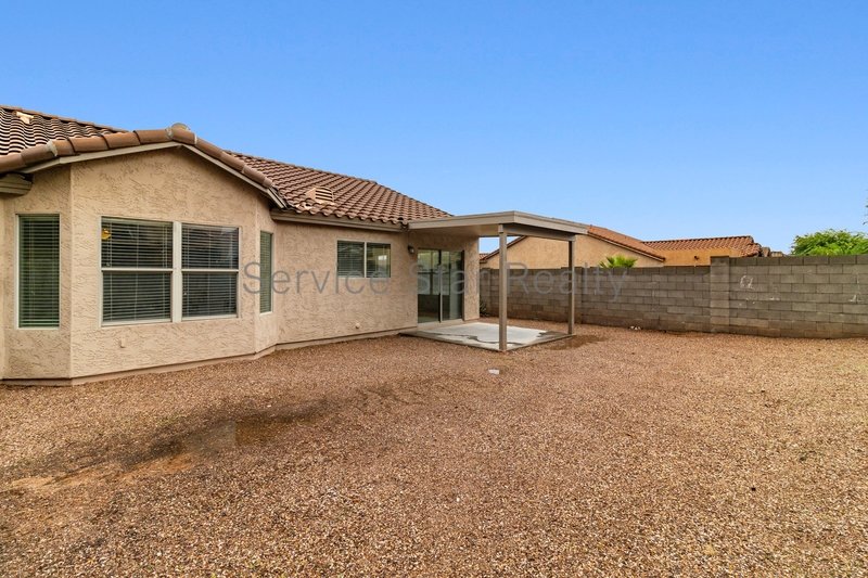 Delightful 3 bed 2 bath nestled on Corner Lot property image