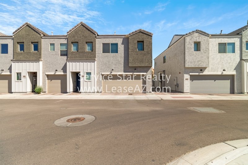 2 WEEKS FREE RENT!!  2 bedroom, 2.5 bath Townhome in Phoenix! property image