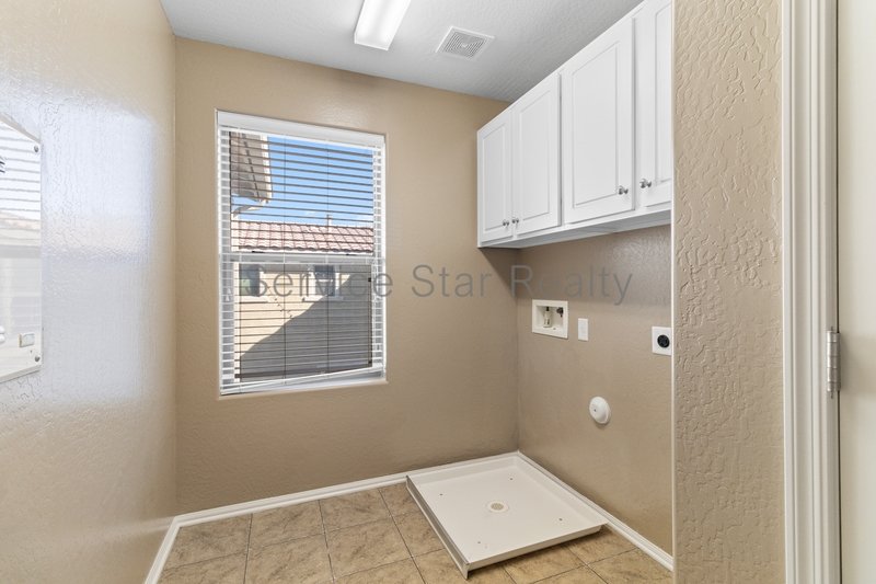 **MOVE IN SPECIAL -- 2 WEEKS FREE RENT!!** property image