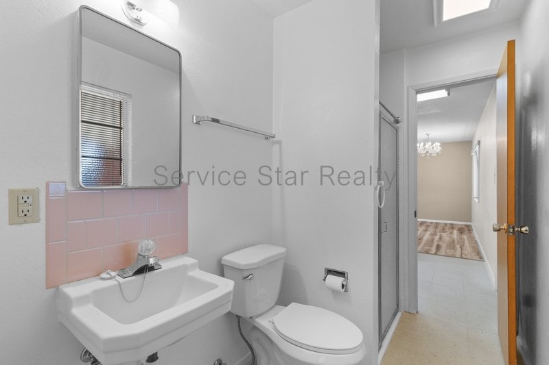 Charming 3 bed 2 bath home in Scottsdale available now. property image