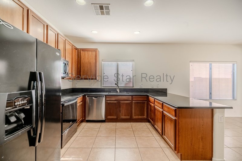 Beautiful 4-Bedroom Home in North Phoenix with Spacious Layout! property image