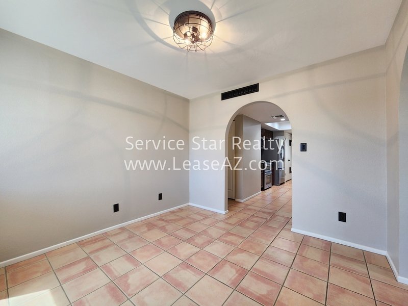 Beautiful Single Family Home in the Desirable 85254 on a huge lot! property image