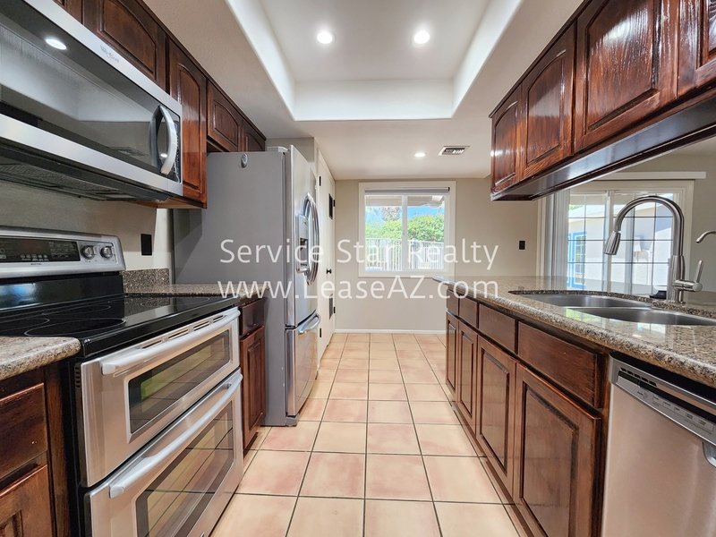 Beautiful Single Family Home in the Desirable 85254 on a huge lot! property image