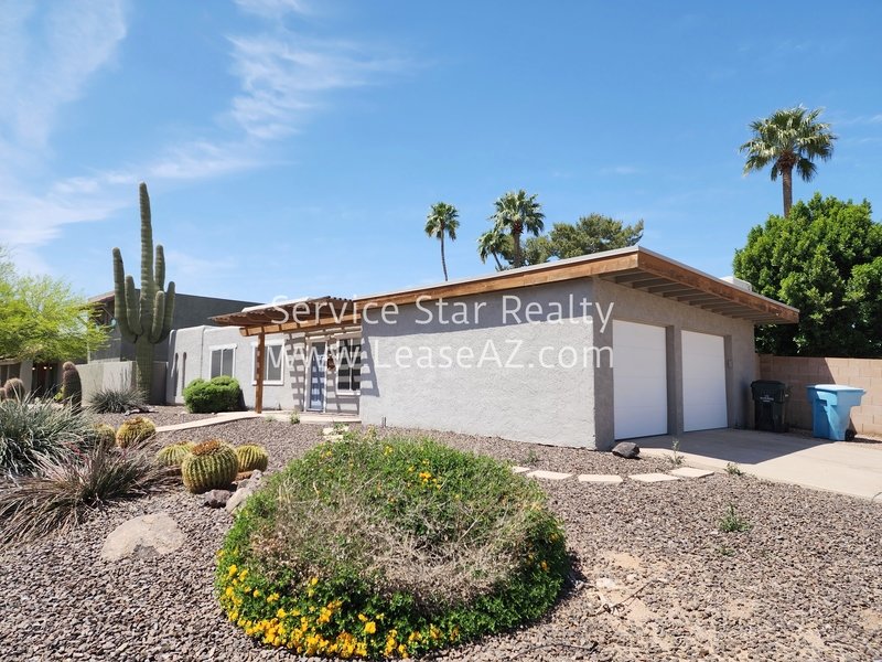 Beautiful Single Family Home in the Desirable 85254 on a huge lot! property image