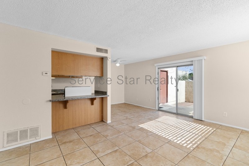 Three bedroom Townhome with washer/dryer and oversized patio property image