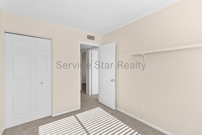 Three bedroom Townhome with washer/dryer and oversized patio property image