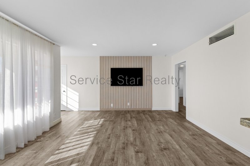 4 bed 2 bath Ranch with amazing backyard and pool! property image