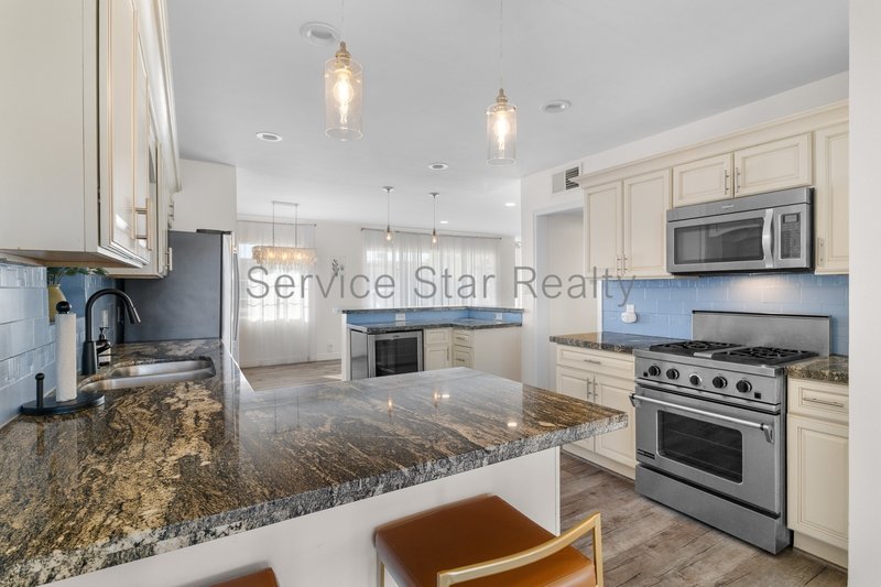 4 bed 2 bath Ranch with amazing backyard and pool! property image