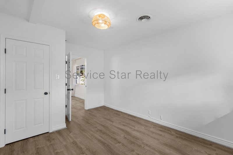 4 bed 2 bath Ranch with amazing backyard and pool! property image