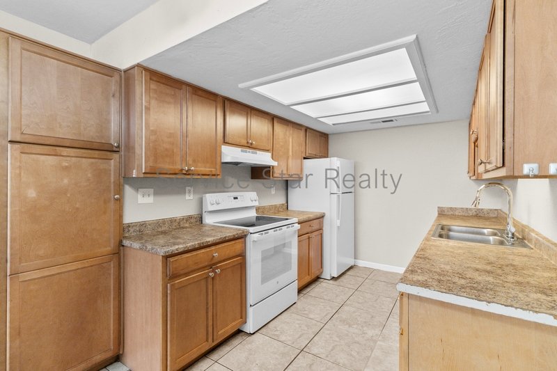 **MOVE IN SPECIAL -- 1 MONTH FREE RENT!!** property image