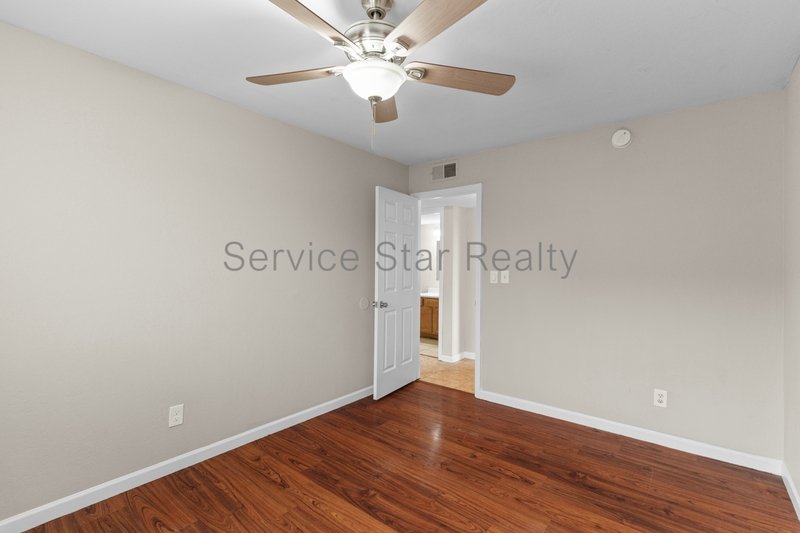 **MOVE IN SPECIAL -- 1 MONTH FREE RENT!!** property image