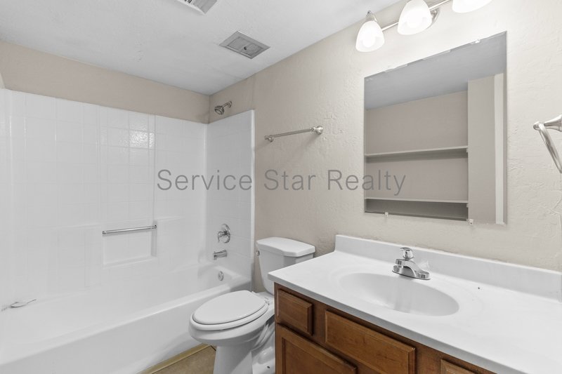 **MOVE IN SPECIAL -- 1 MONTH FREE RENT!!** property image