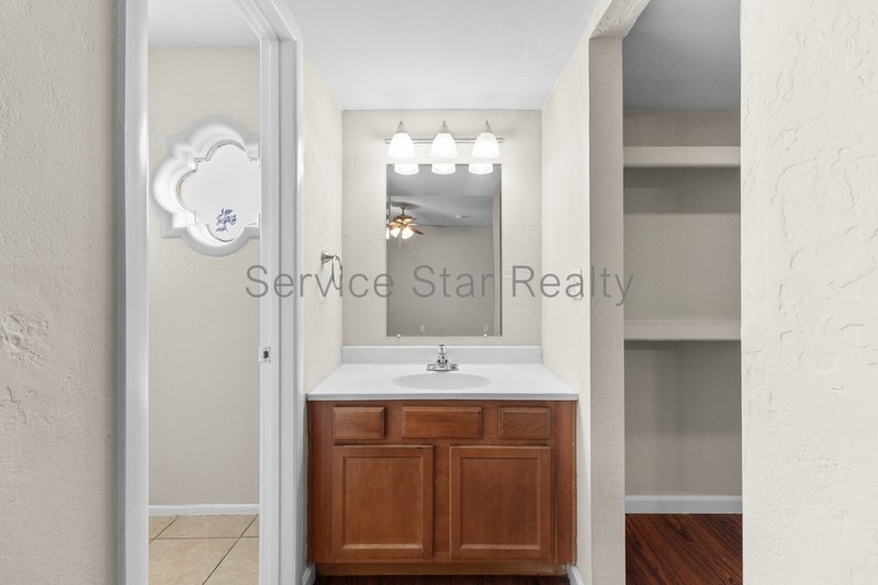 **MOVE IN SPECIAL -- 1 MONTH FREE RENT!!** property image