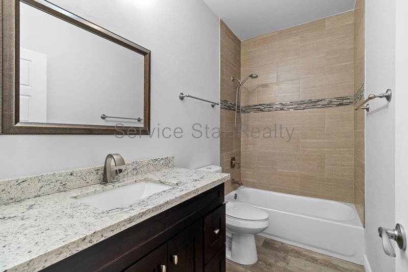 Amazing and spacious 3 bed 2 Bath with garage and yard. property image