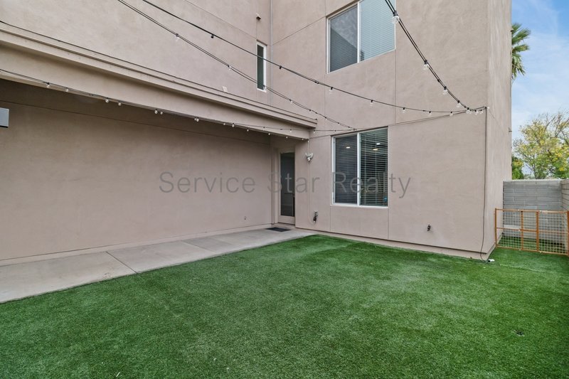 Amazing and spacious 3 bed 2 Bath with garage and yard. property image