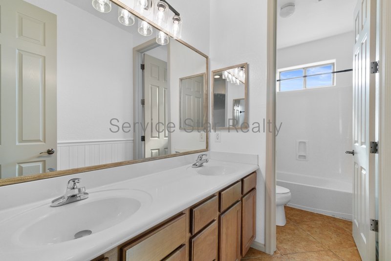 Spacious 5-Bedroom Home with Private Pool & Putting Green in New River property image