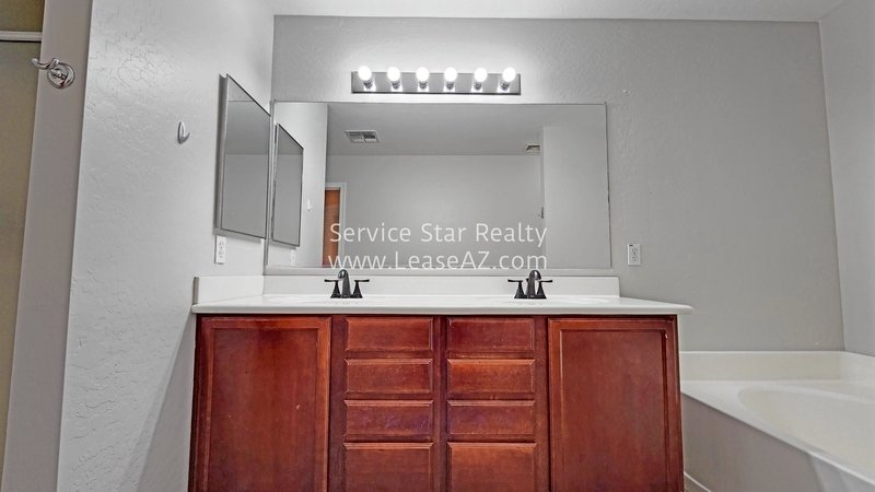 Great Gilbert Home Available Now at Val Vista and Williams Field property image