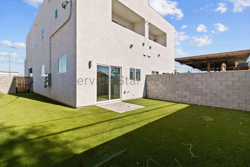 Modern 3-Bed Home Near Downtown Phoenix | Stylish Upgrades & No HOA! property image