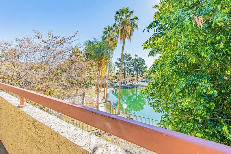 LAKE VIEW CONDO - 3Bed/2Bath! property image