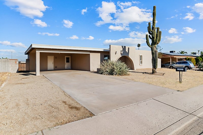 Charming 3+2 Paradise Valley West property image