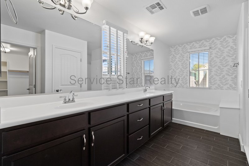 Stunning 4Bed/3Bath in Verrado! property image