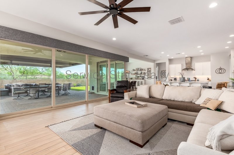 Large 3-bedroom Home in Prime Queen Creek Location property image