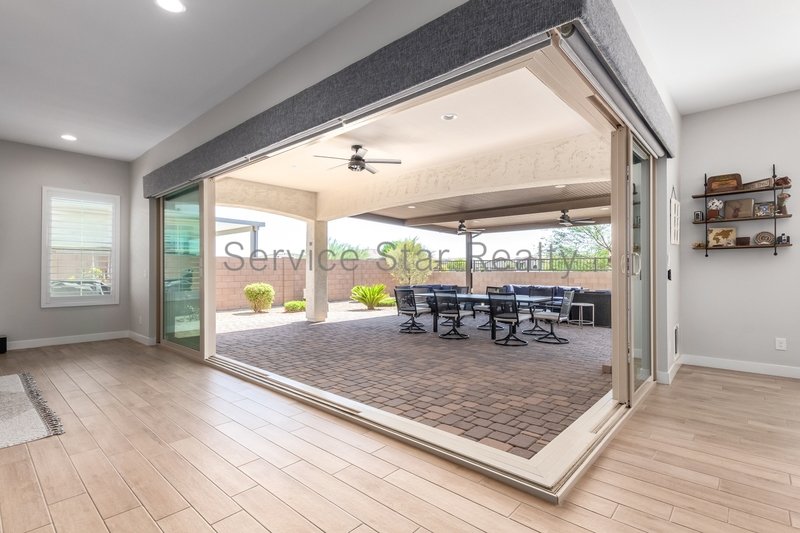 Large 3-bedroom Home in Prime Queen Creek Location property image