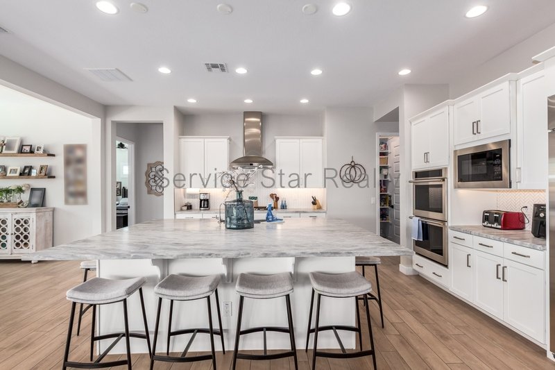 Large 3-bedroom Home in Prime Queen Creek Location property image