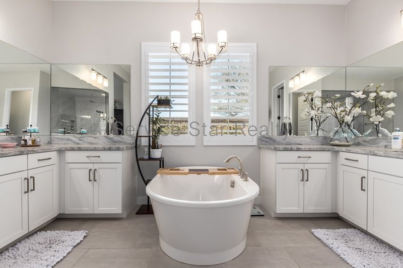 Large 3-bedroom Home in Prime Queen Creek Location property image