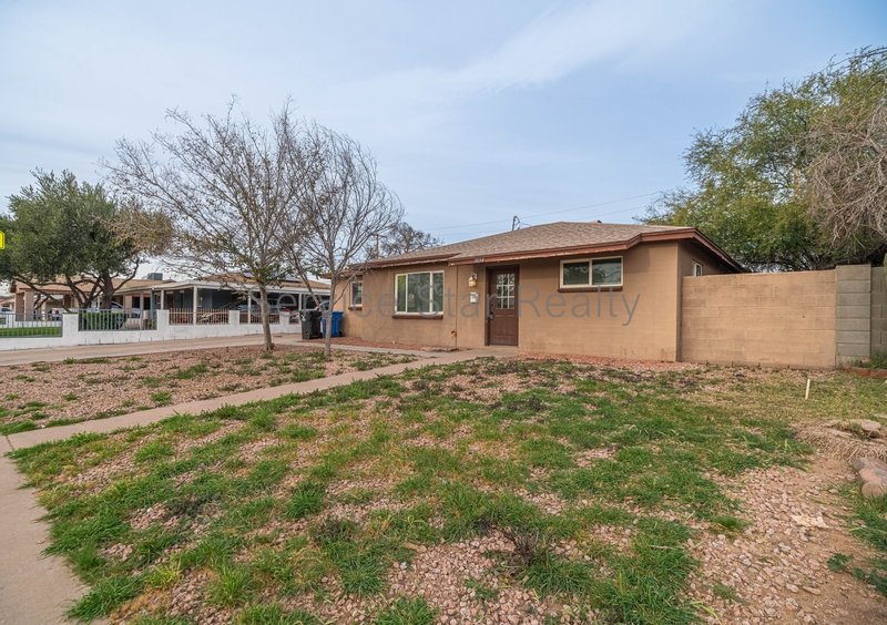 Remodeled 4BR 2BA Phoenix Home w/ Sparkling POOL!!! property image
