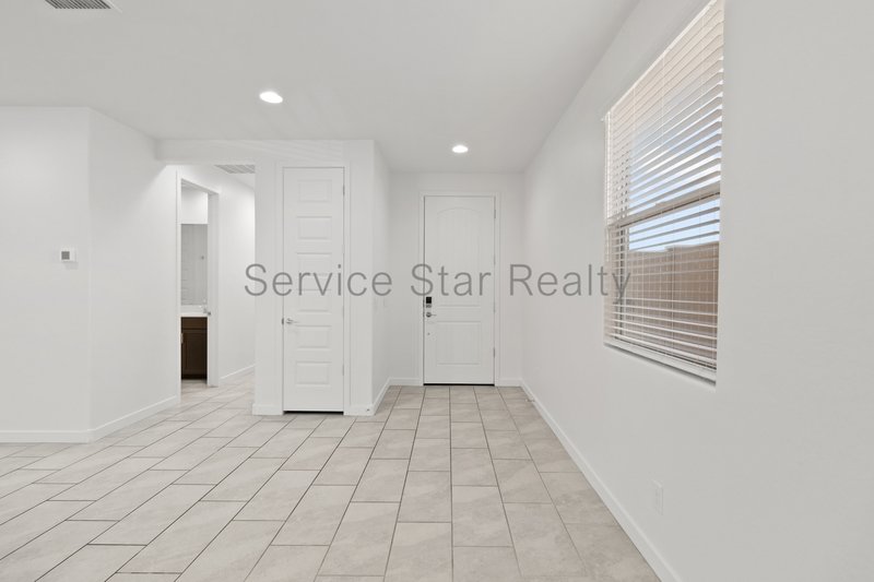 Gorgeous 4-Bed Home in Copperleaf! property image