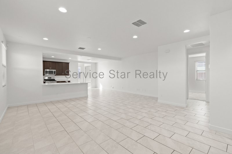 Gorgeous 4-Bed Home in Copperleaf! property image